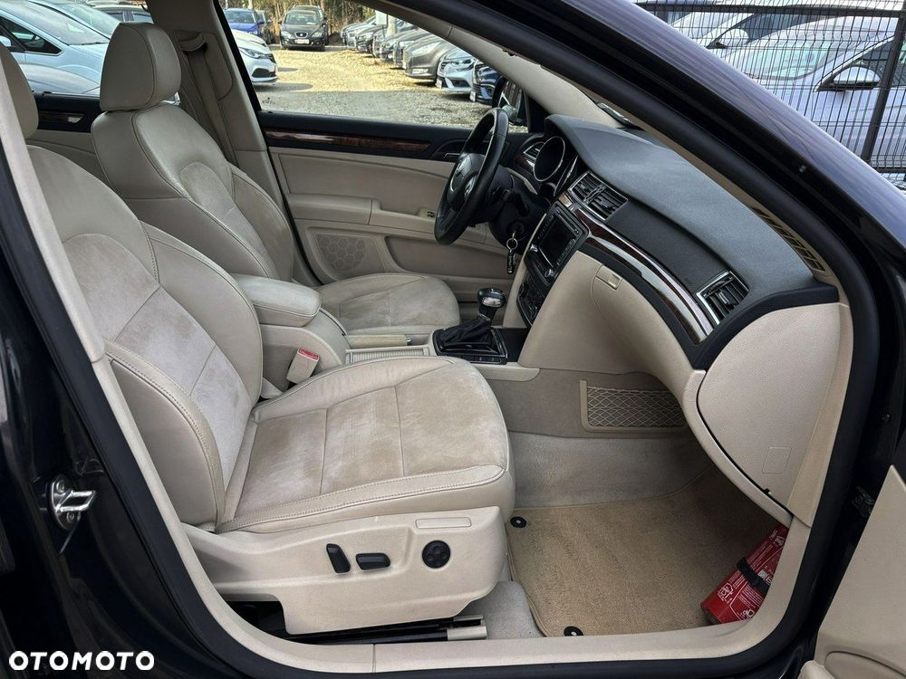 Skoda Superb 2.0 TDI Elegance DSG - 32
