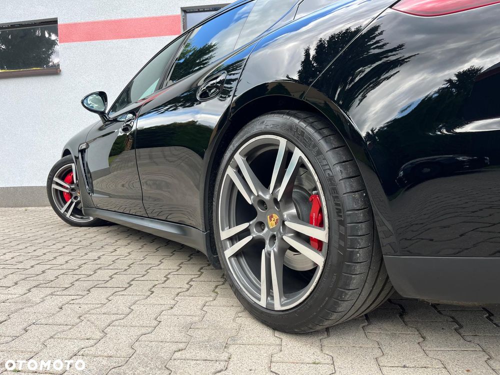 Porsche Panamera GTS - 32