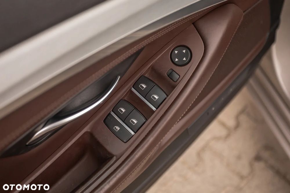 BMW Seria 5 535d Luxury Line - 29