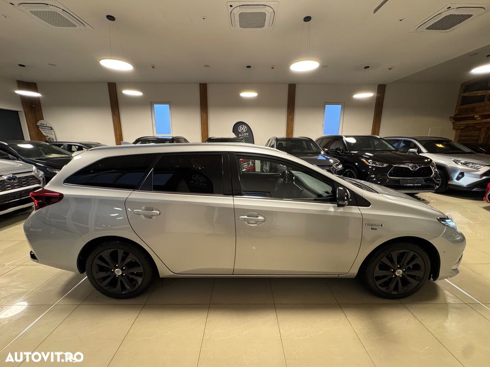 Toyota Auris 1.8 L VVT-i Sol + - 6