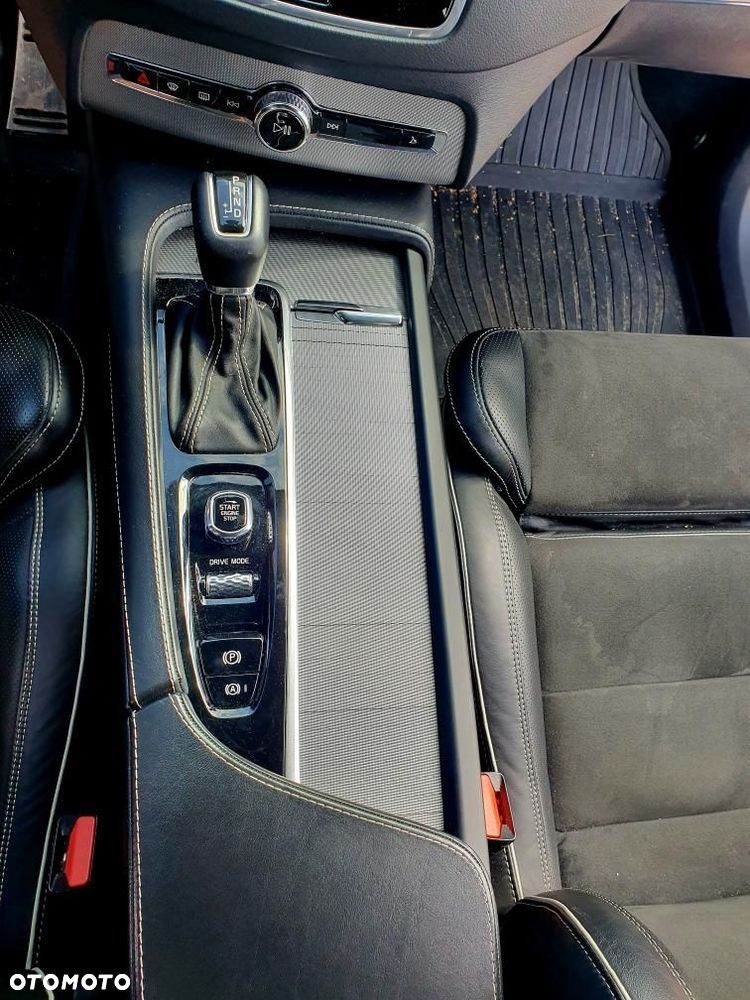 Volvo XC 90 T5 AWD R-Design 7os - 23
