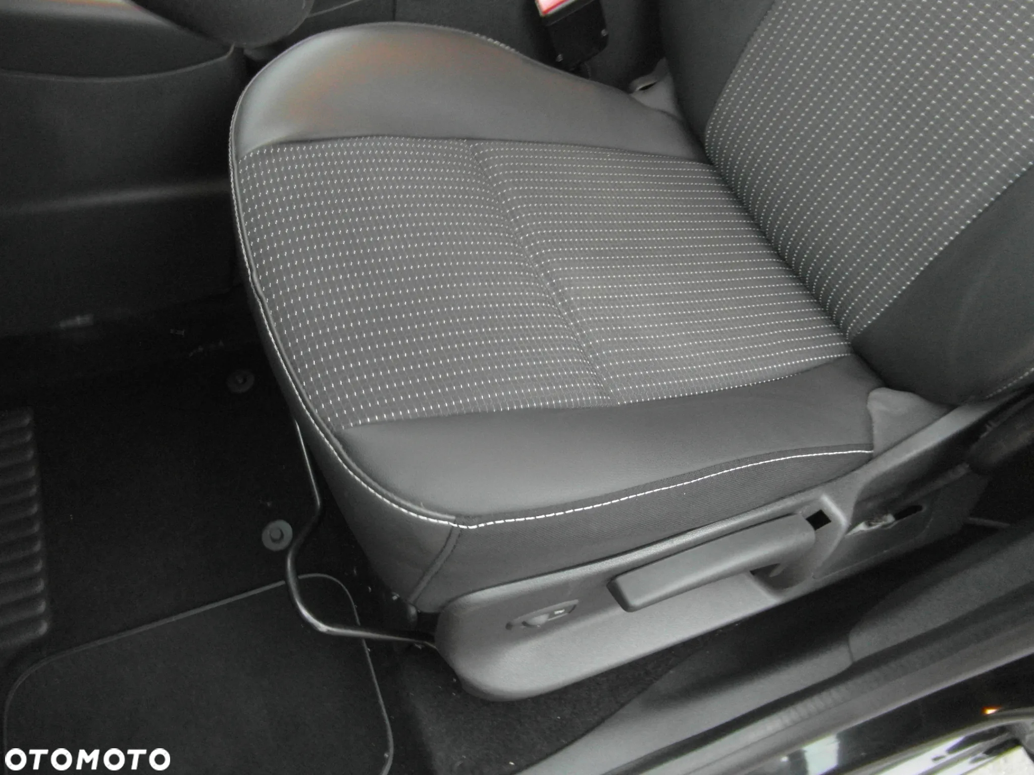 Renault Scenic TCe 130 Bose Edition - 17