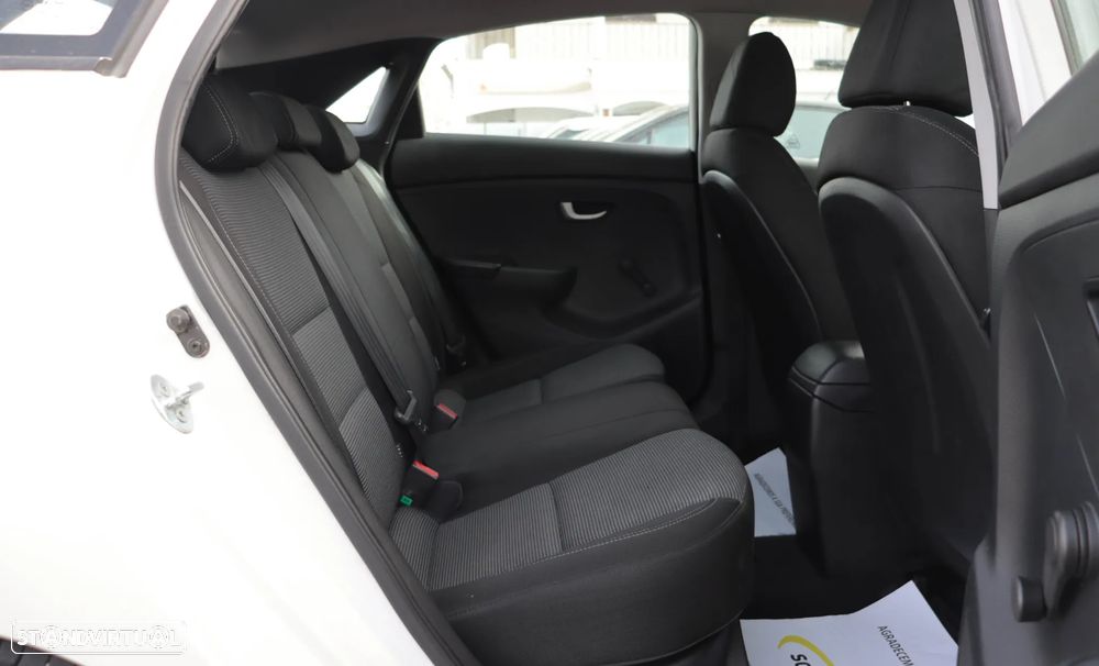 Hyundai i30 1.6 CRDI Blue Comfort - 15