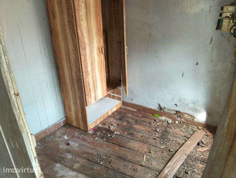 Casa de habitação para reconstrução - Grande imagem: 5/12