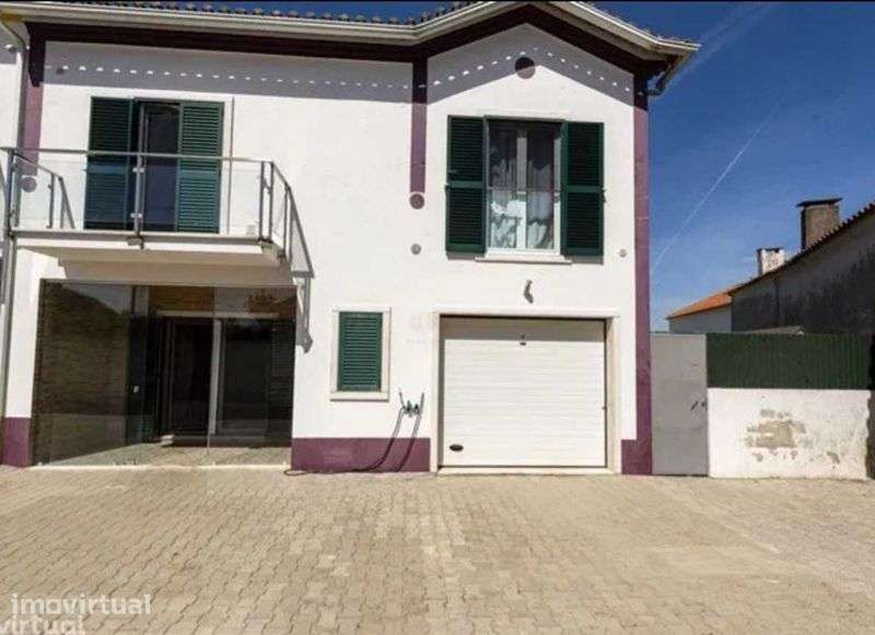 Vendo Moradia T4 - Garagem, Churrasqueira e Logradouro de 181 m² - Grande imagem: 2/12