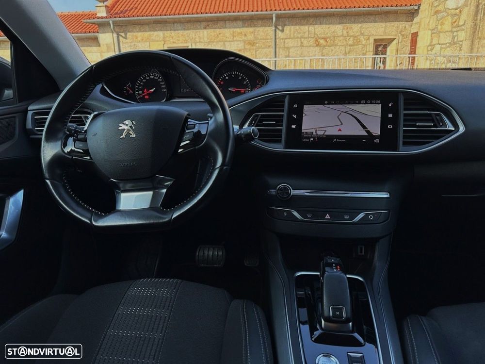 Peugeot 308 1.2 PureTech Allure EAT8 - 8