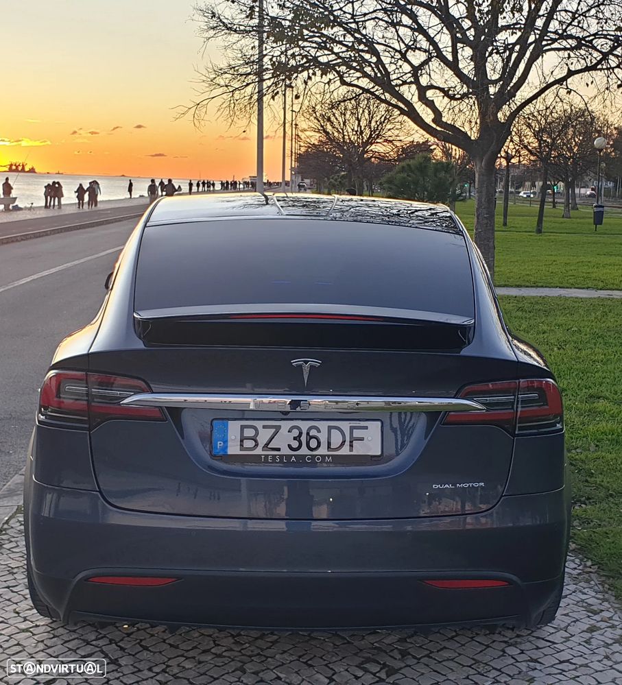 Tesla Model X - 6