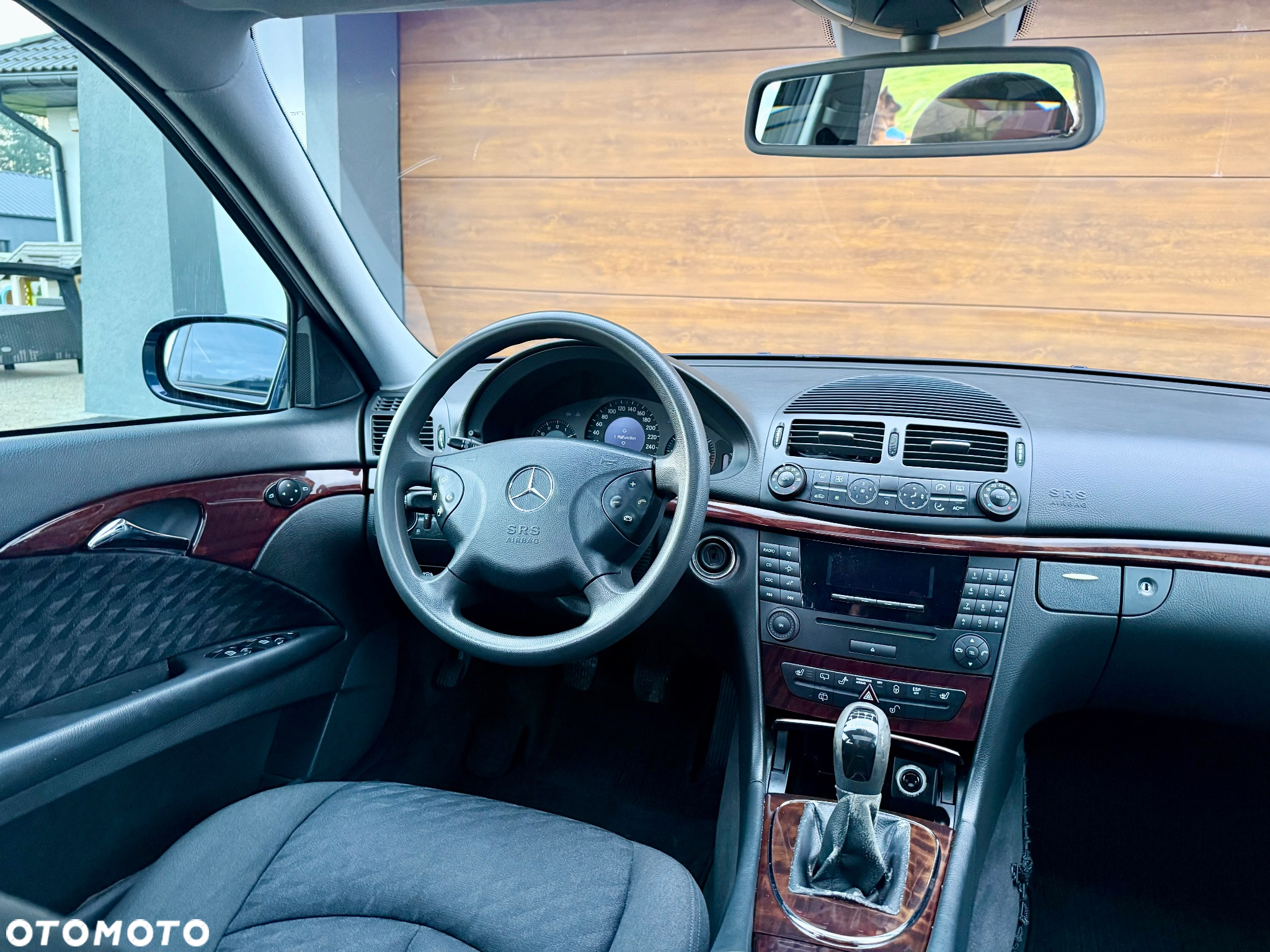 Mercedes-Benz Klasa E 240 T Classic - 16