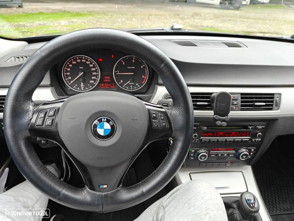 BMW 320 d Touring - 30