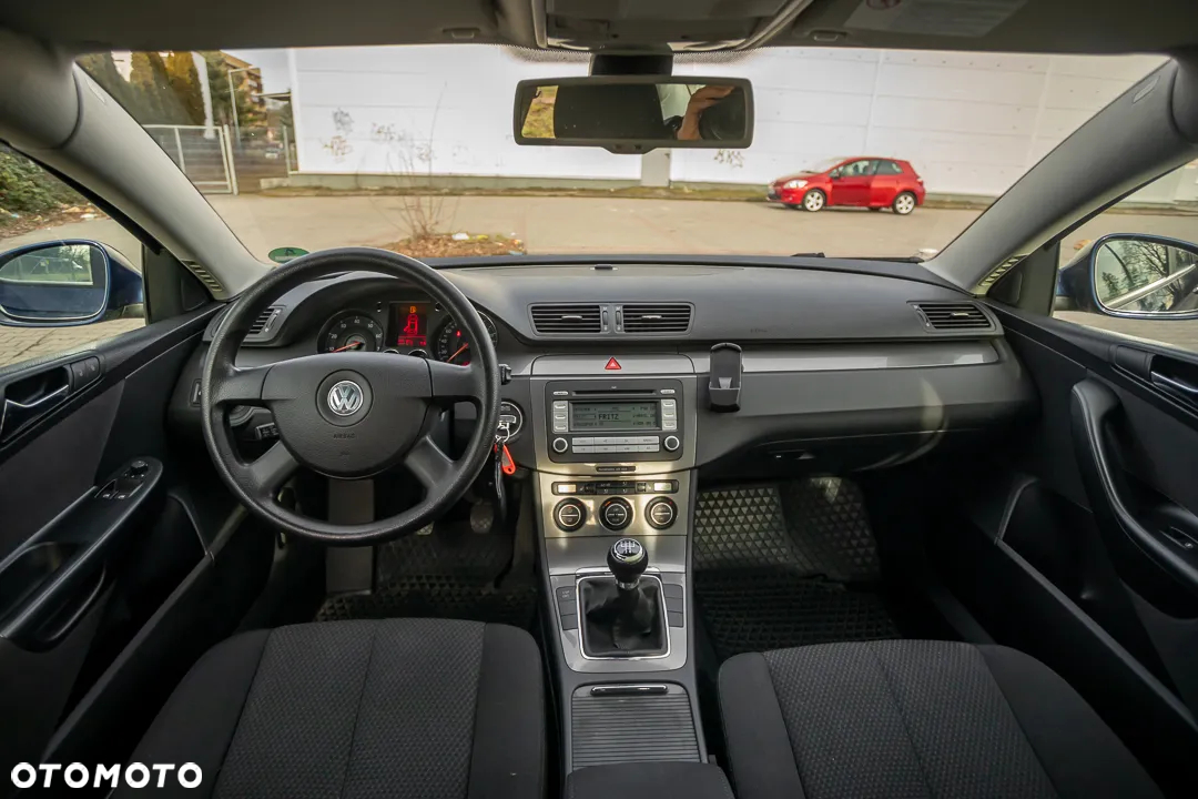 Volkswagen Passat 1.6 Comfortline - 23