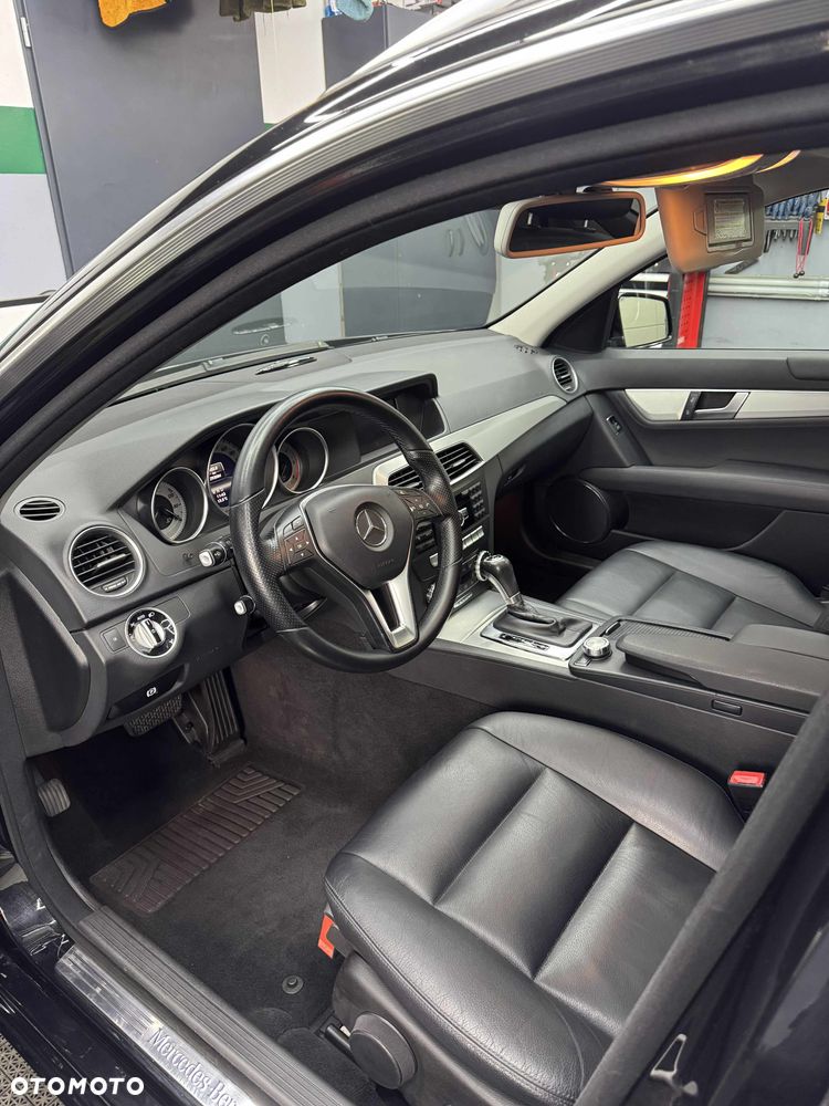 Mercedes-Benz Klasa C 300 CDI DPF 4Matic (BlueEFFICIENCY) 7G-TRONIC Avantgarde - 10