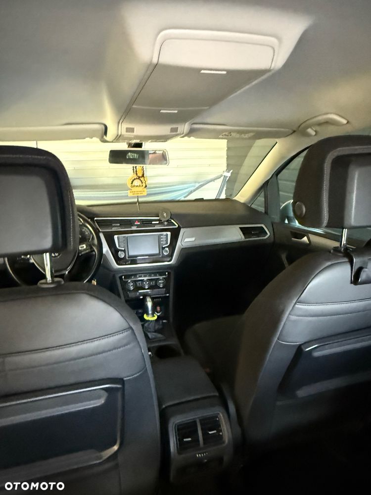 Volkswagen Touran - 16