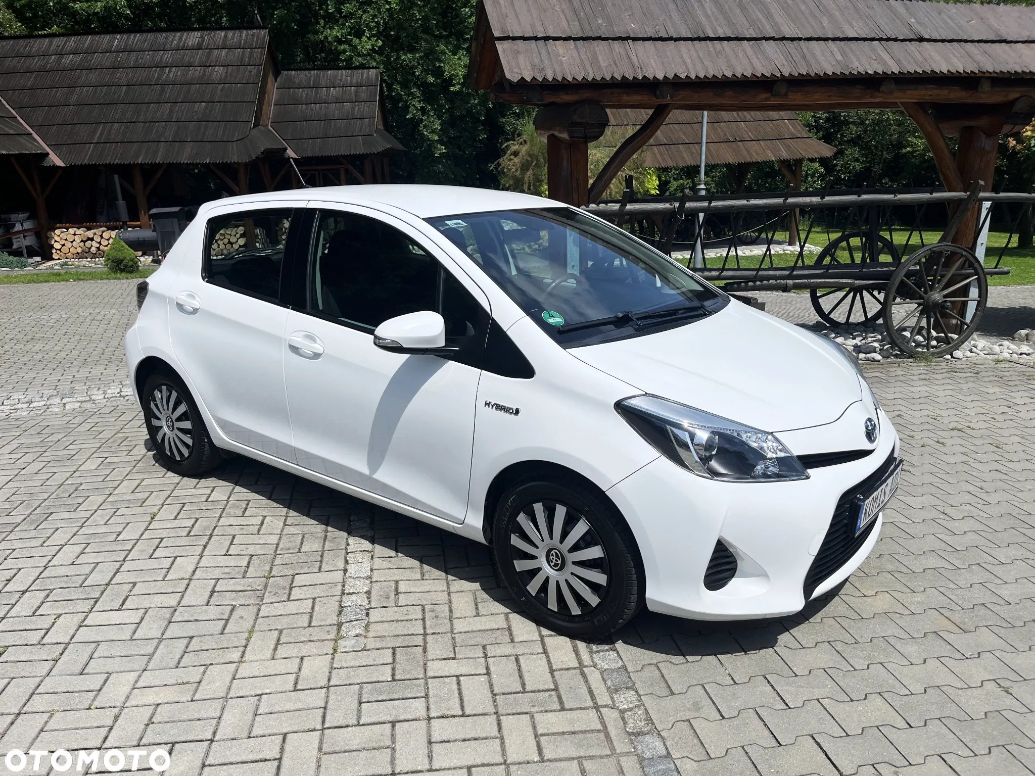 Toyota Yaris Hybrid 100 Premium - 3