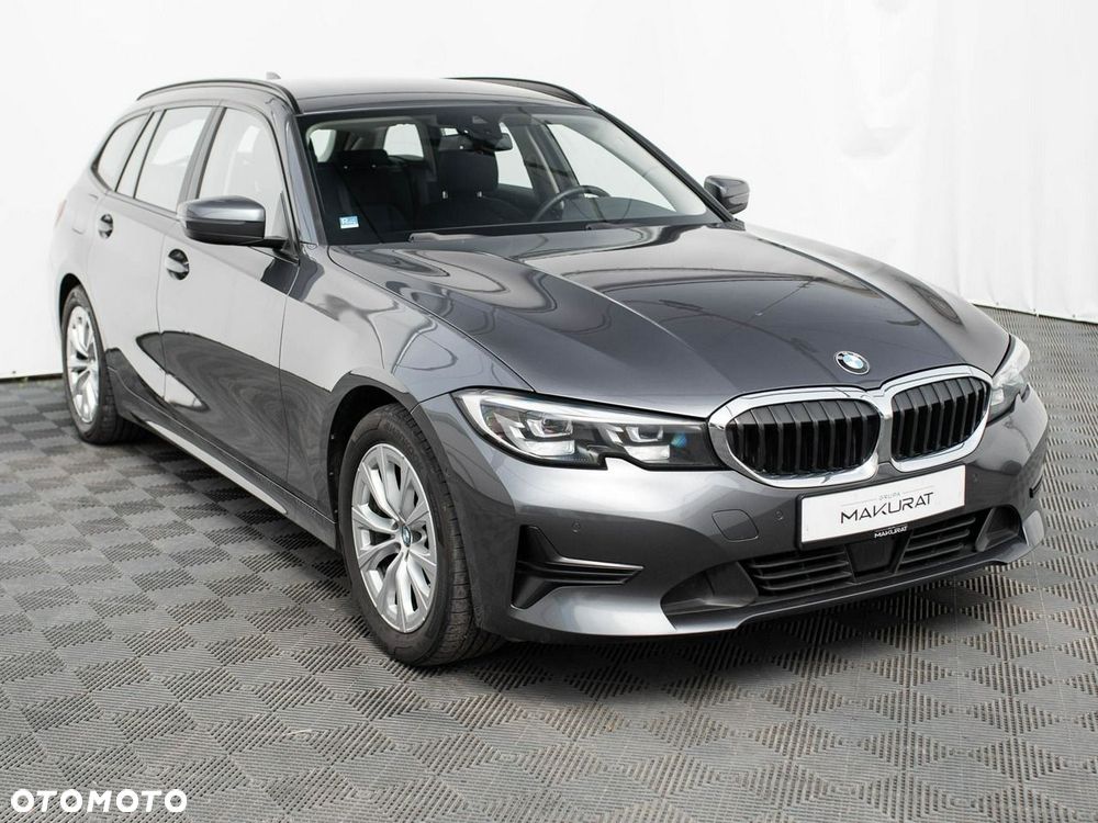 BMW Seria 3 318i - 4