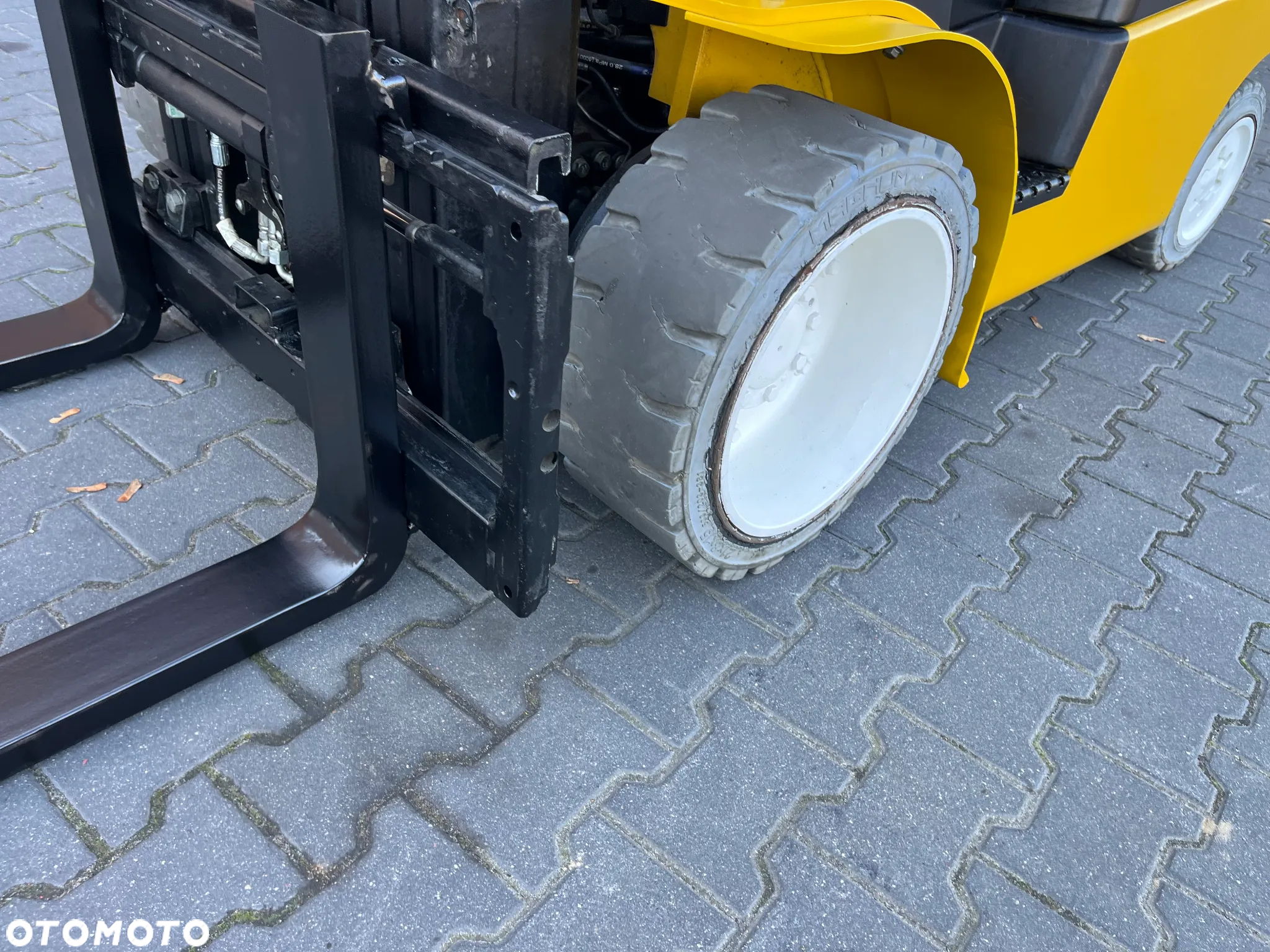 Yale GLC25VX - 11