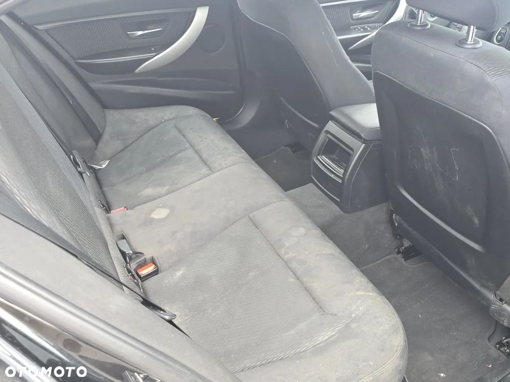 BMW Seria 3 318d - 13