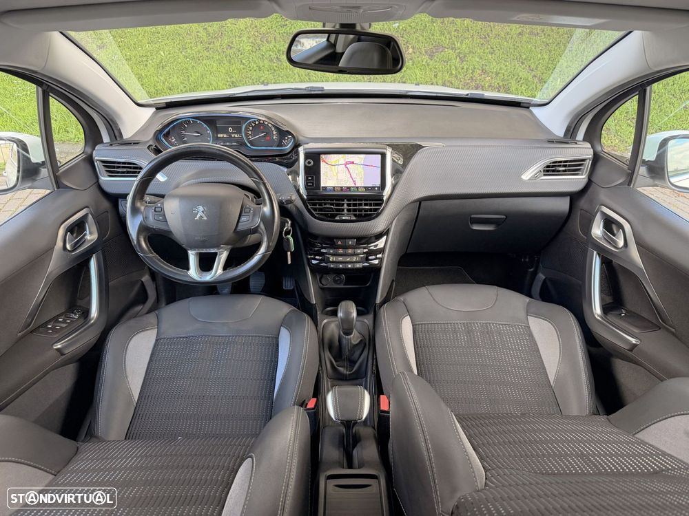 Peugeot 2008 1.2 PureTech Allure - 5