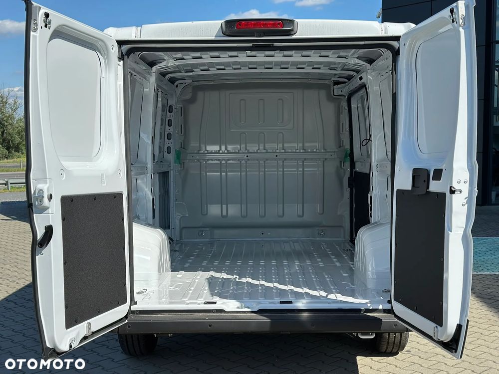 Opel MOVANO Furgon L2H1 3.3T  Diesel 2.2 140 KM Manual - 12
