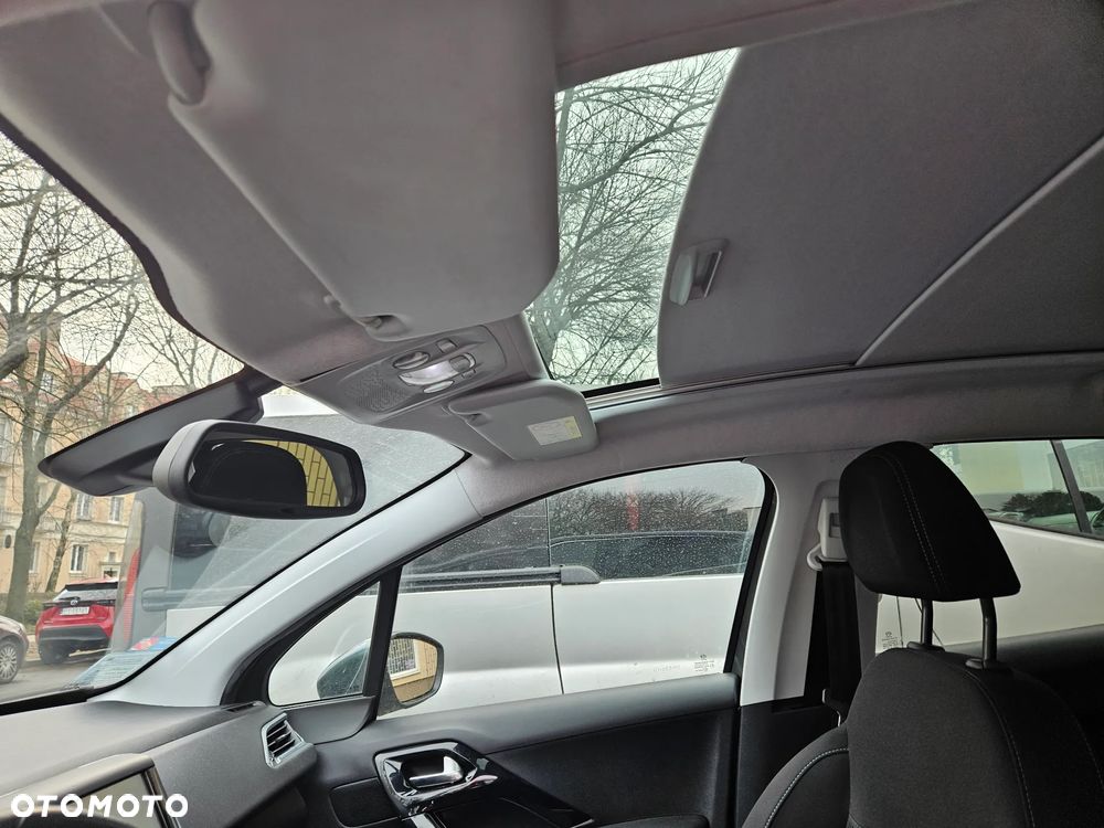 Peugeot 208 1.2 PureTech Style - 12