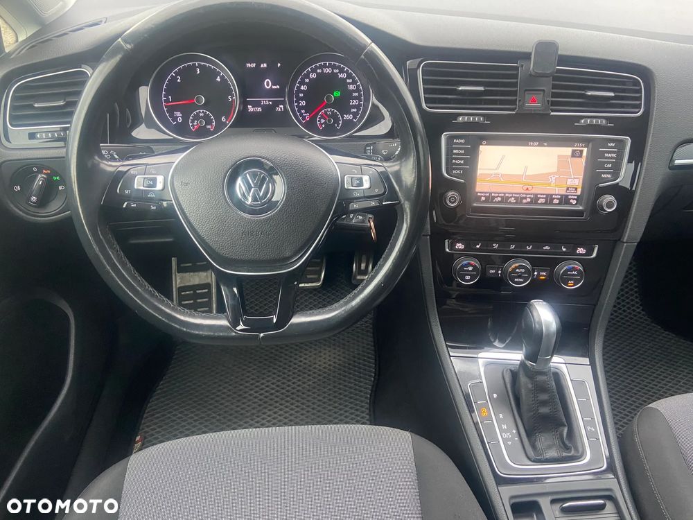 Volkswagen Golf - 24
