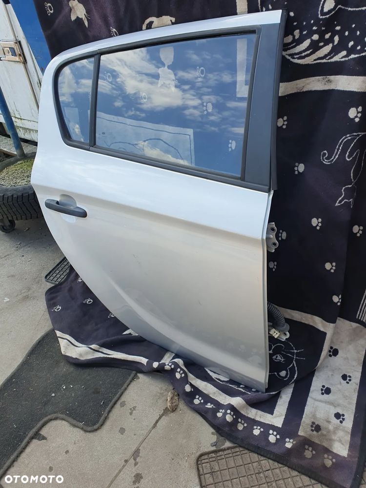 HYUNDAI i20 I LIFT RYS DRZWI PRAWY TYŁ - 3