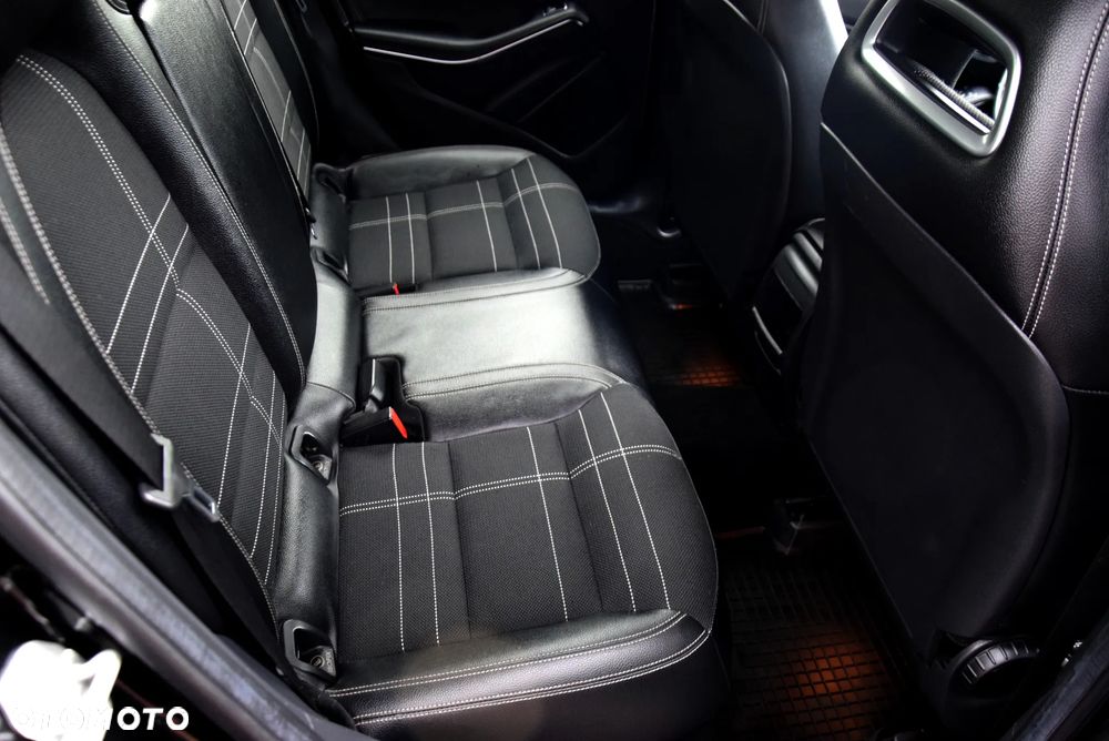Mercedes-Benz GLA 180 - 25