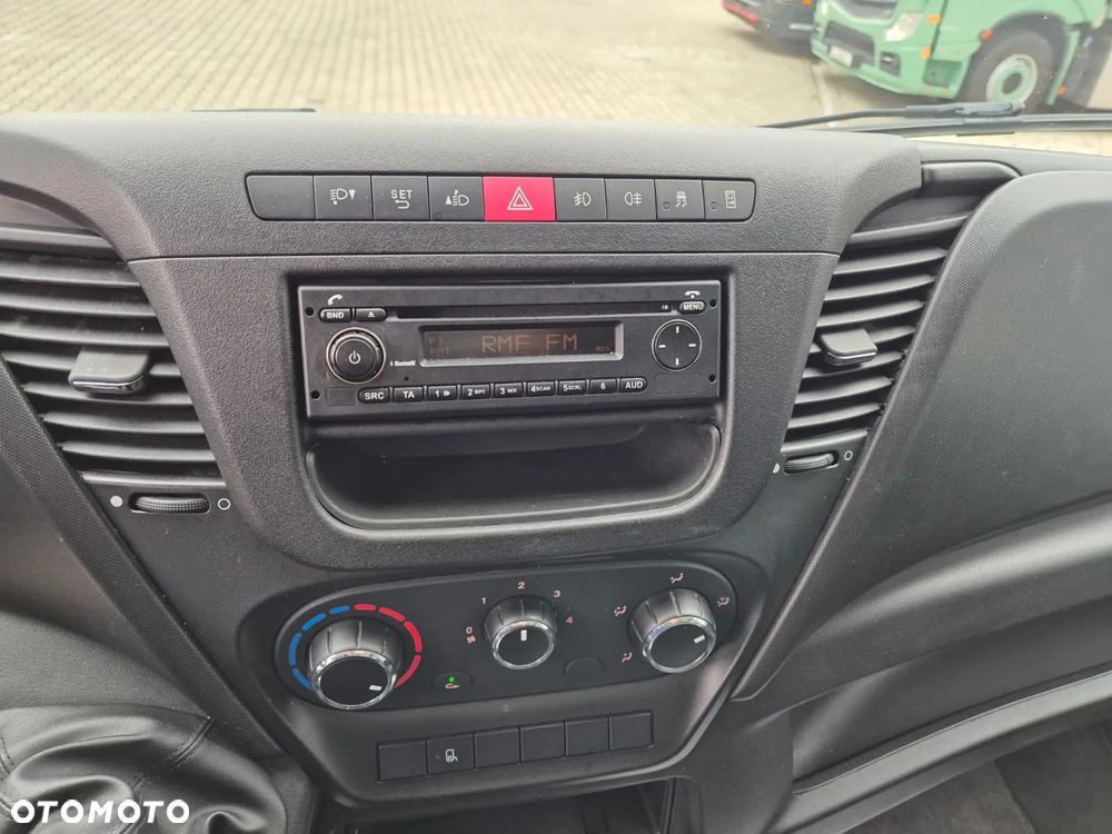 Iveco Daily 35S15 / SKRZYNIA / DOKA / 7 MIEJSC / WEBASTO / 1 WŁ / BEZWYPADKOWY / EURO 6 - 20