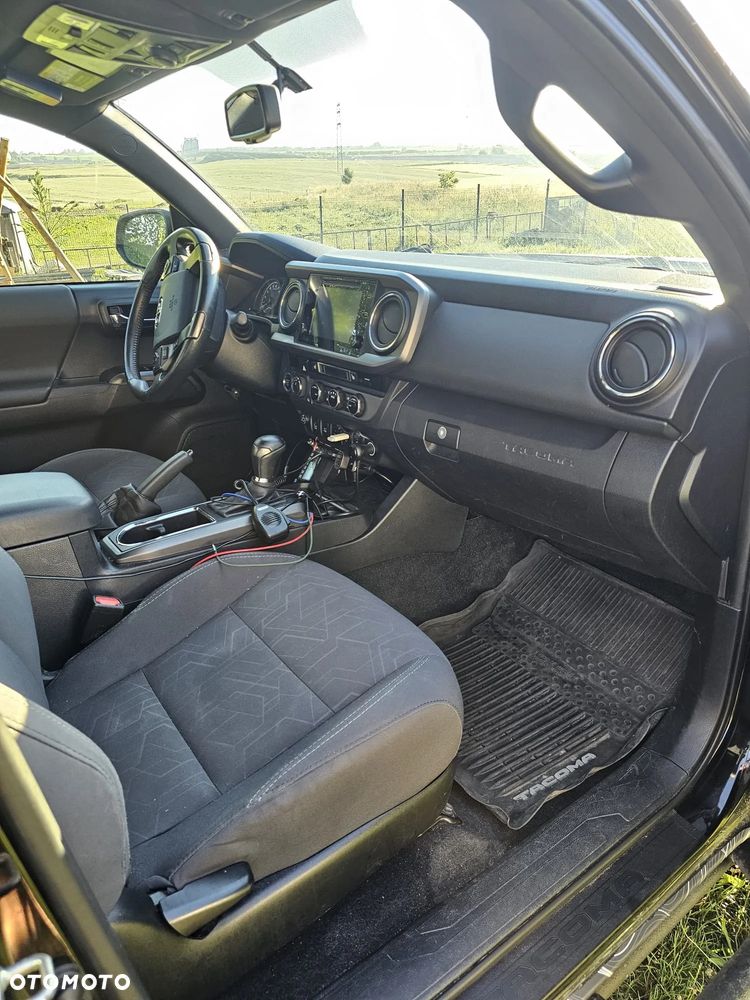 Toyota Tacoma - 10