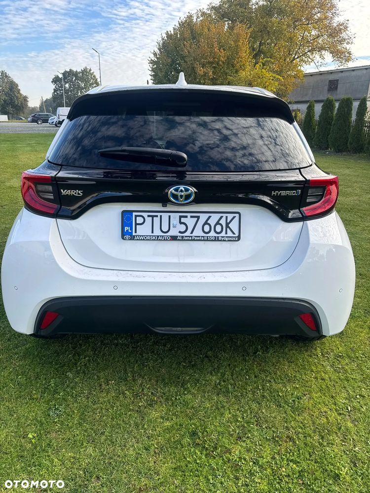 Toyota Yaris Hybrid 100 Selection - 6