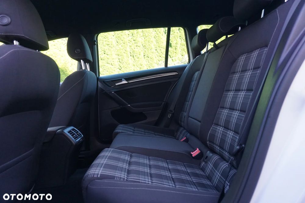 Volkswagen Golf VII 2.0 TDI BMT GTD DSG - 17