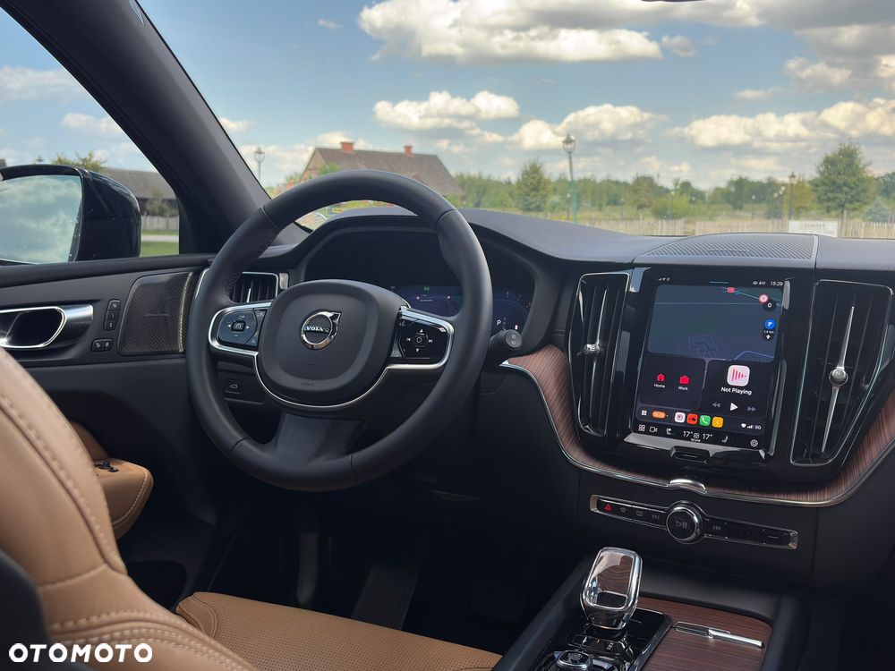 Volvo XC 60 B5 B AWD Ultimate Dark - 19
