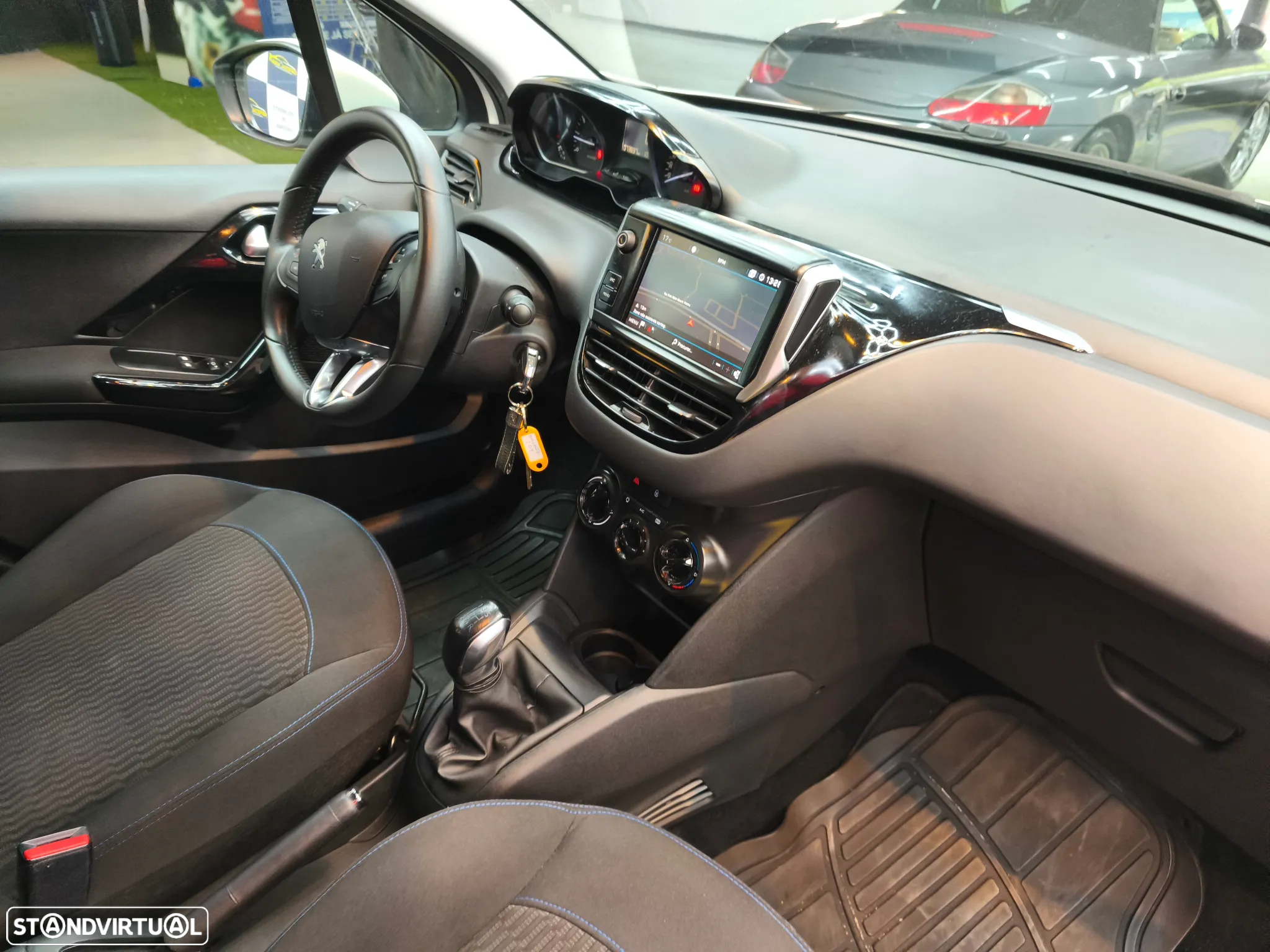Peugeot 208 1.2 PureTech Signature - 23