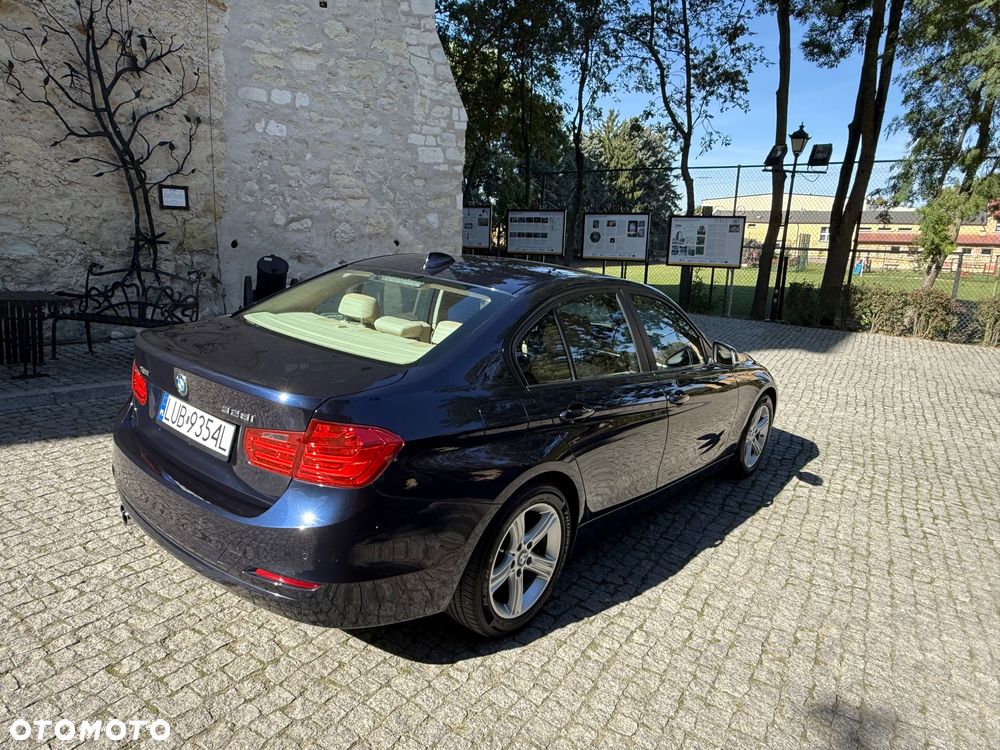 BMW Seria 3 328i xDrive - 13
