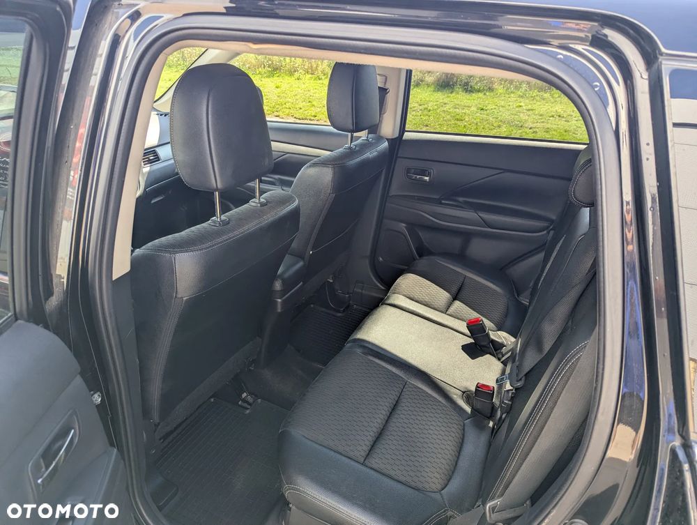 Mitsubishi Outlander 2.2 DID Instyle Navi 4WD - 10