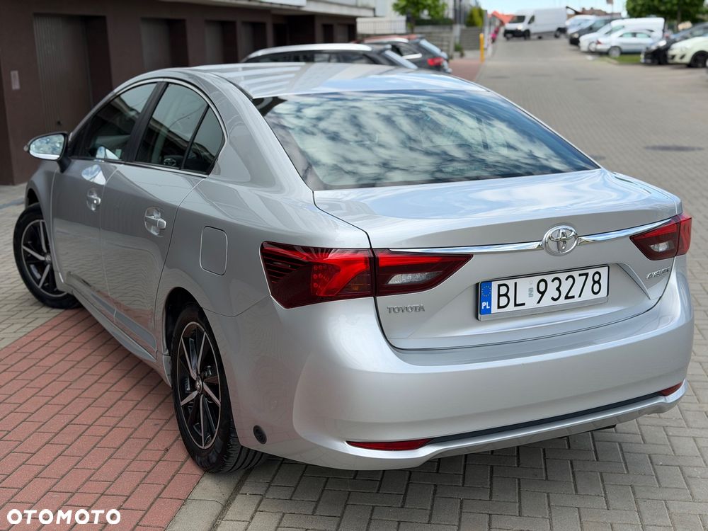 Toyota Avensis 1.8 Active - 11