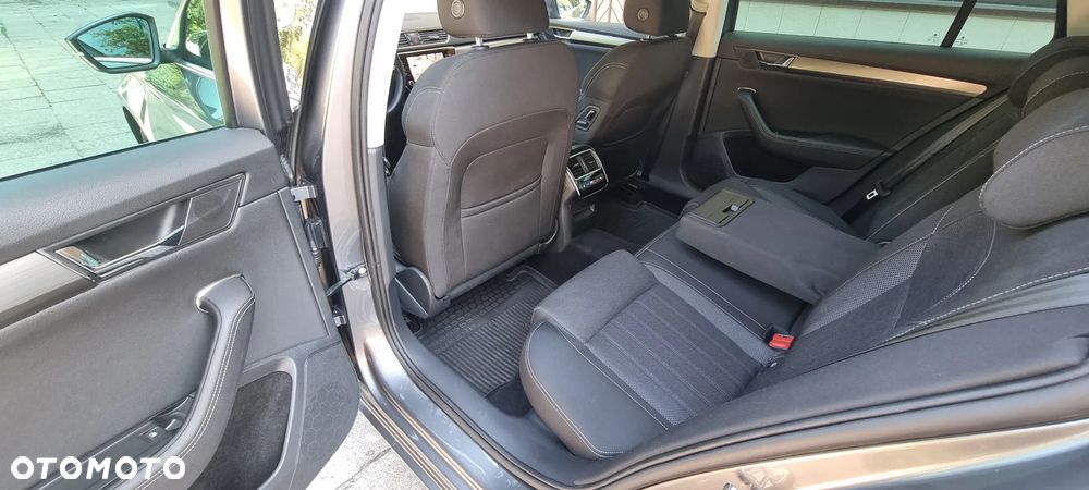 Skoda Superb 2.0 TDI SCR Style DSG - 32
