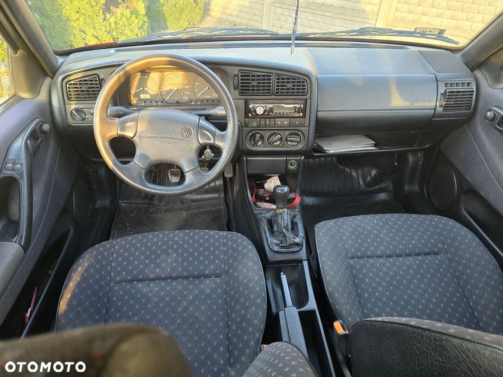 Volkswagen Passat 1.8 GL - 15
