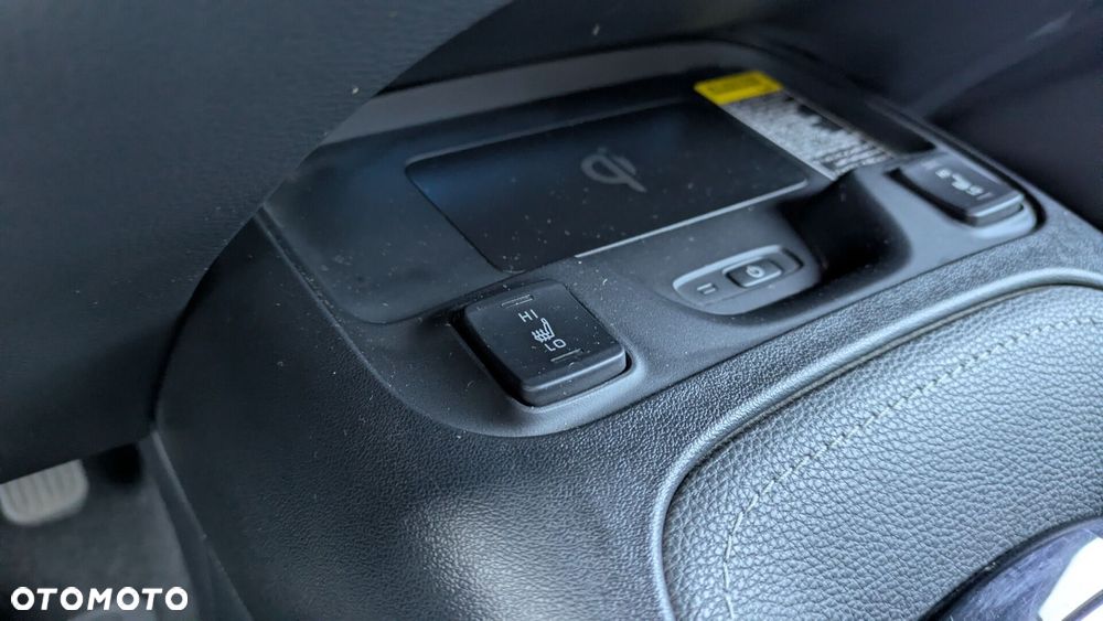 Toyota Corolla 2.0 Hybrid Trek - 17