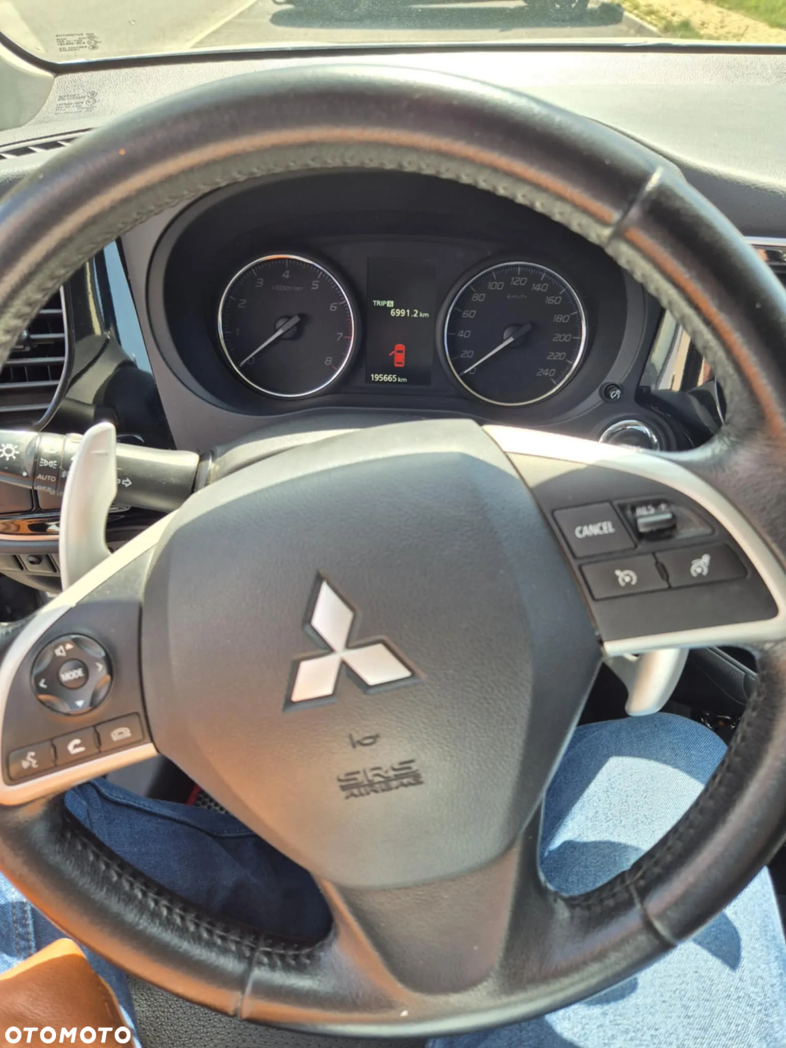 Mitsubishi Outlander - 10