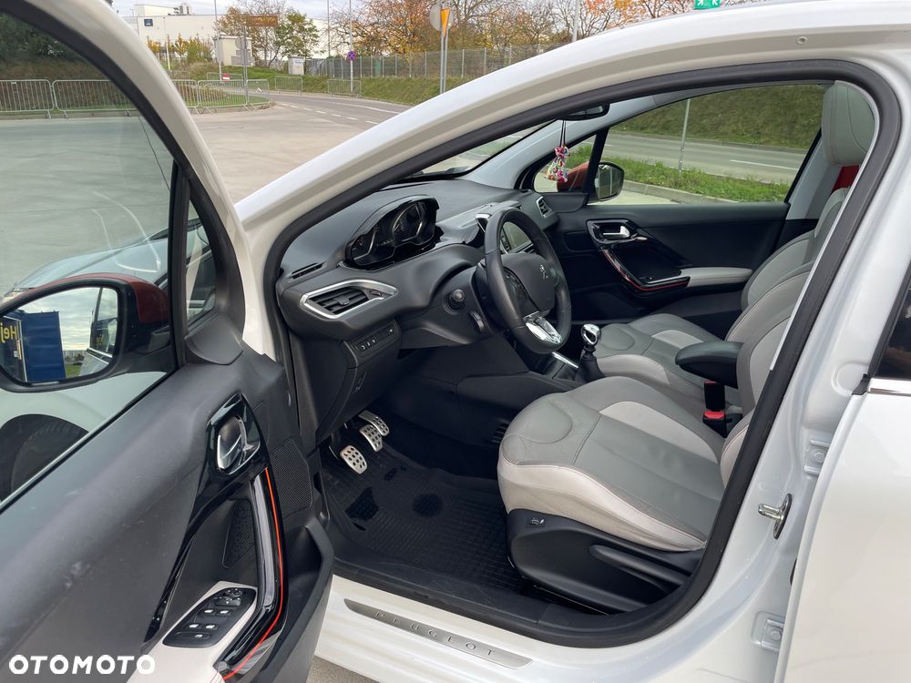 Peugeot 208 e-HDi 115 Stop&Start Allure - 11