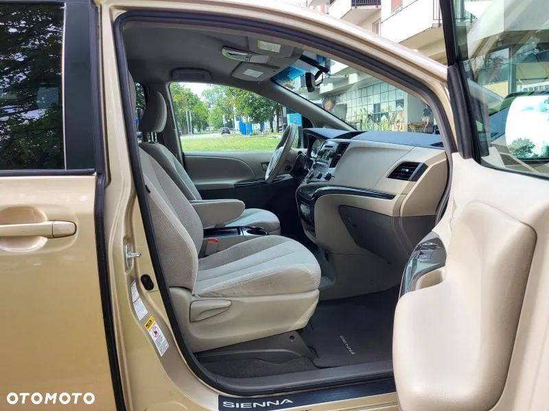 Toyota Sienna 3.5 V6 SE - 32