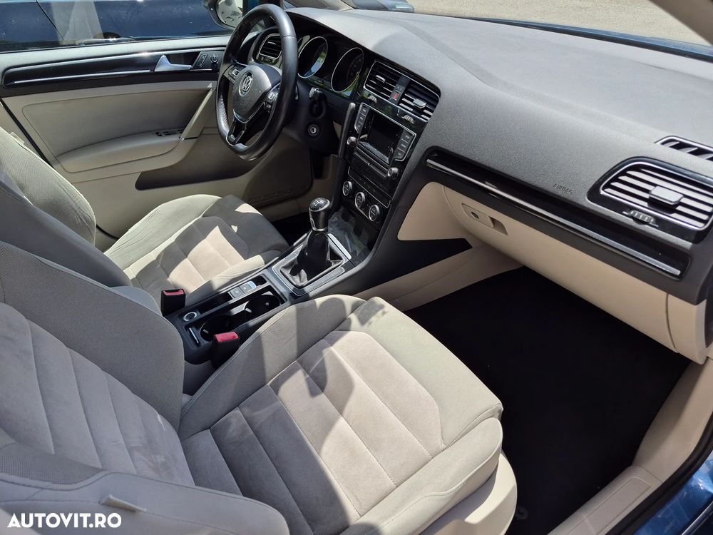 Volkswagen Golf - 6