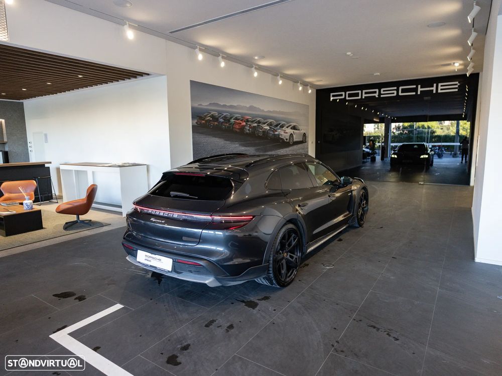 Porsche Taycan Cross Turismo 4 - 14