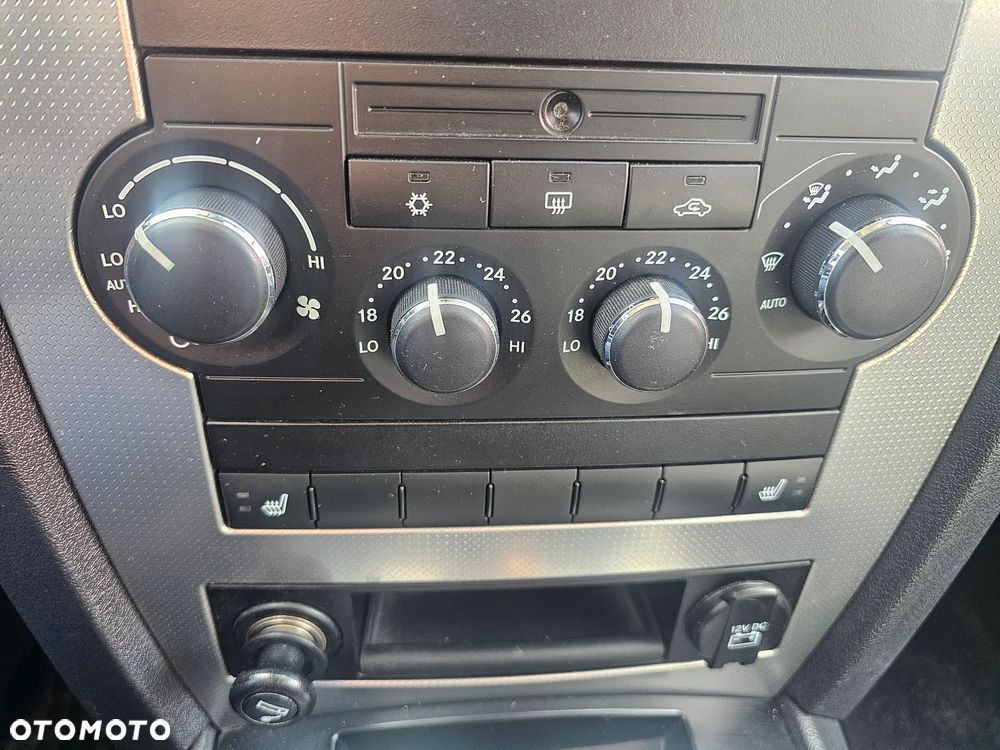 Jeep Grand Cherokee - 28