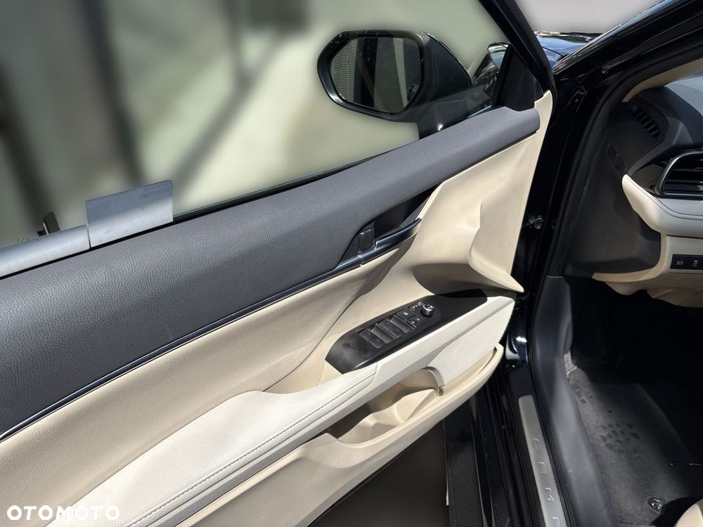Toyota Camry 2.5 Hybrid Executive CVT - 10
