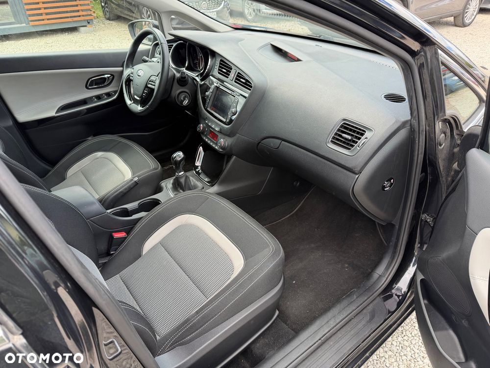Kia Ceed 1.4 CVVT ISG Dream Team Edition - 24