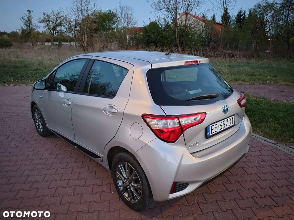 Toyota Yaris Hybrid 100 Premium EU6 - 6