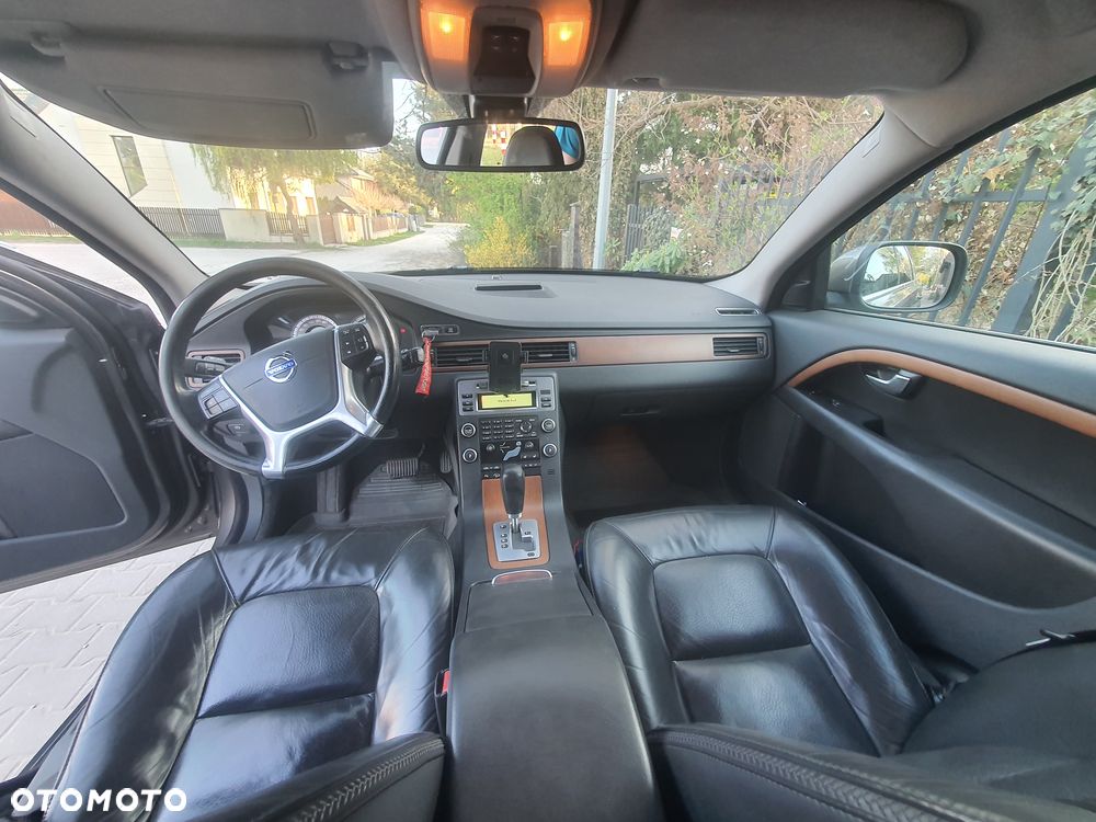 Volvo XC 70 D5 AWD Momentum - 8