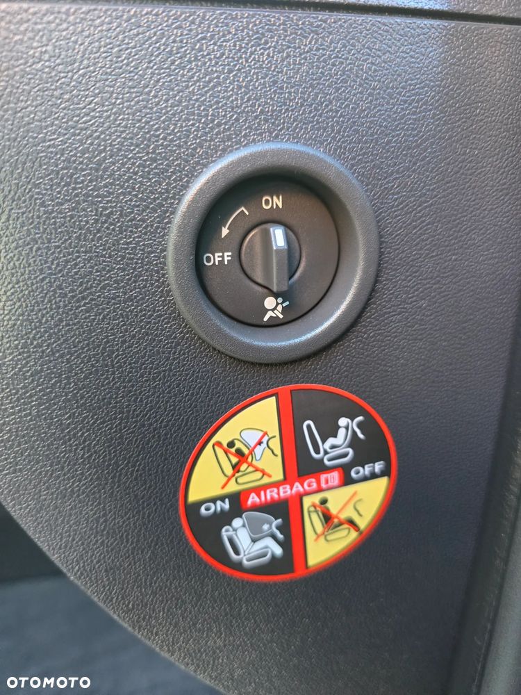 Dacia Duster TCe 125 4x2 Blackshadow - 34