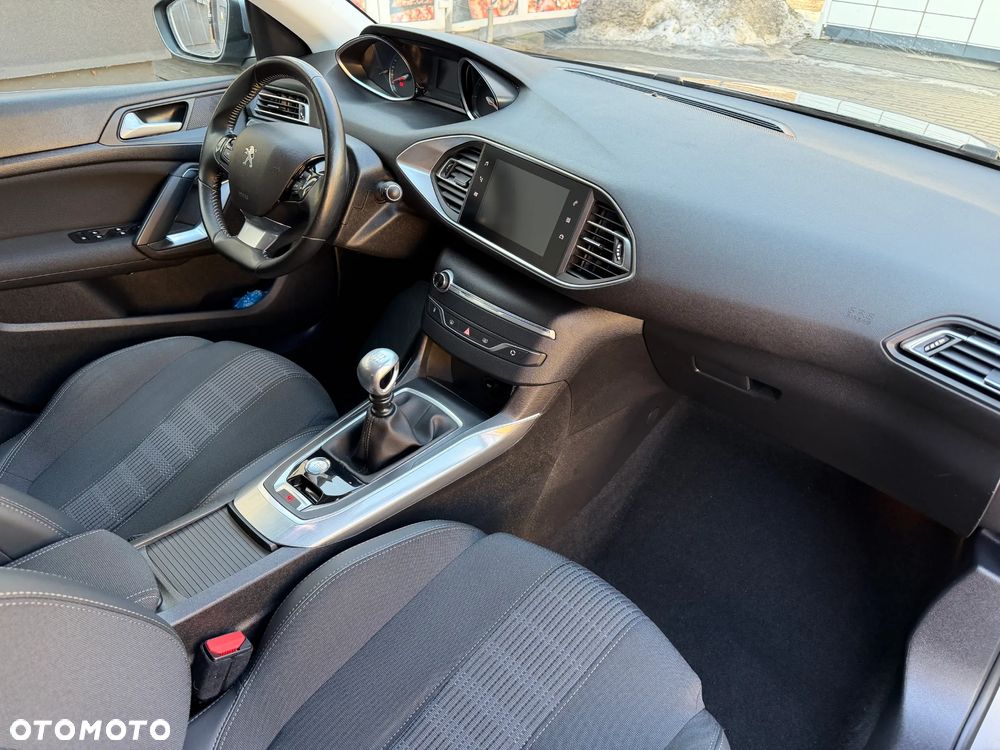 Peugeot 308 1.2 PureTech Allure S&S - 19